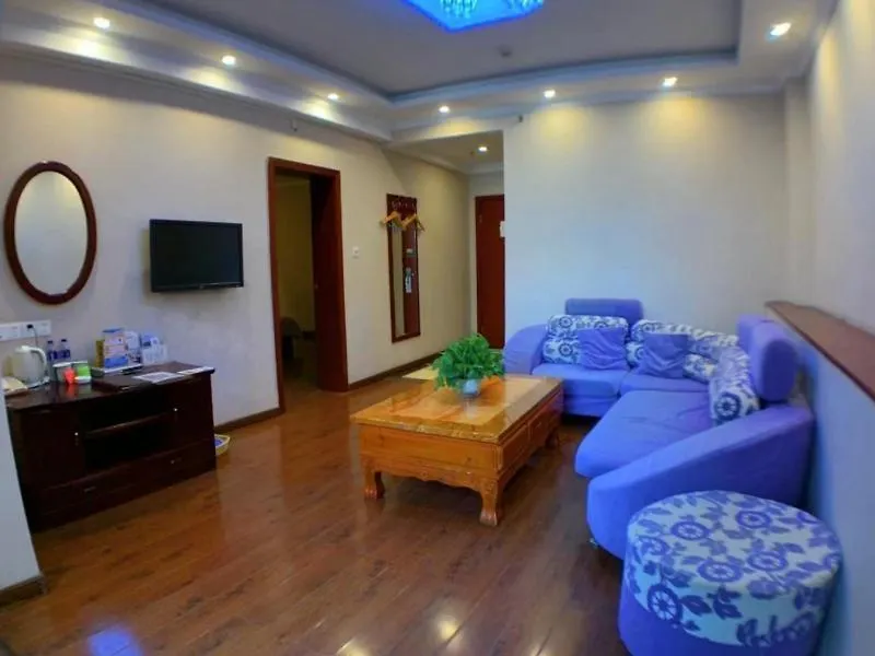 Greentree Inn Henan Kaifeng Gulou Square Express Hotel 3*,
