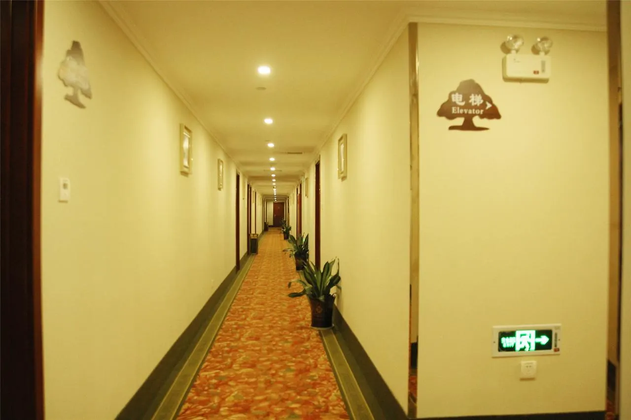 Greentree Inn Henan Kaifeng Gulou Square Express Hotel 3*,